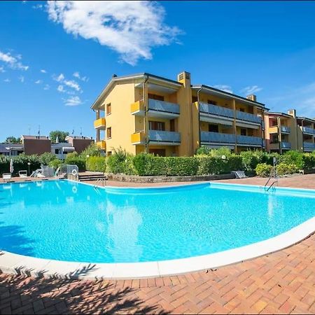 Garden Residence Appartamento Con Terrazzo E Piscina 代森扎诺-德尔加达 外观 照片
