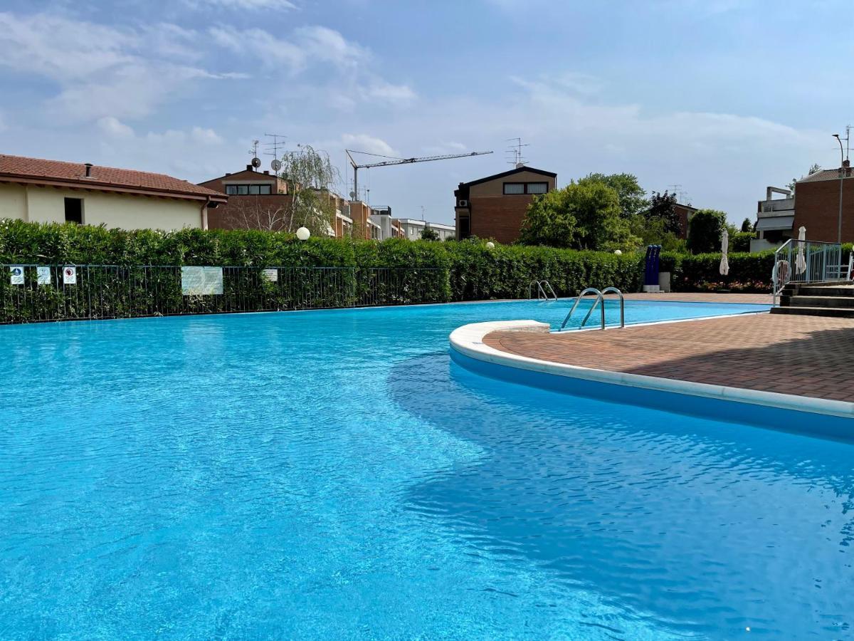 Garden Residence Appartamento Con Terrazzo E Piscina 代森扎诺-德尔加达 外观 照片